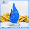 Kỷ niệm chương pha lê giải thưởng Đốm lửa xanh thiết kế tinh xảo.