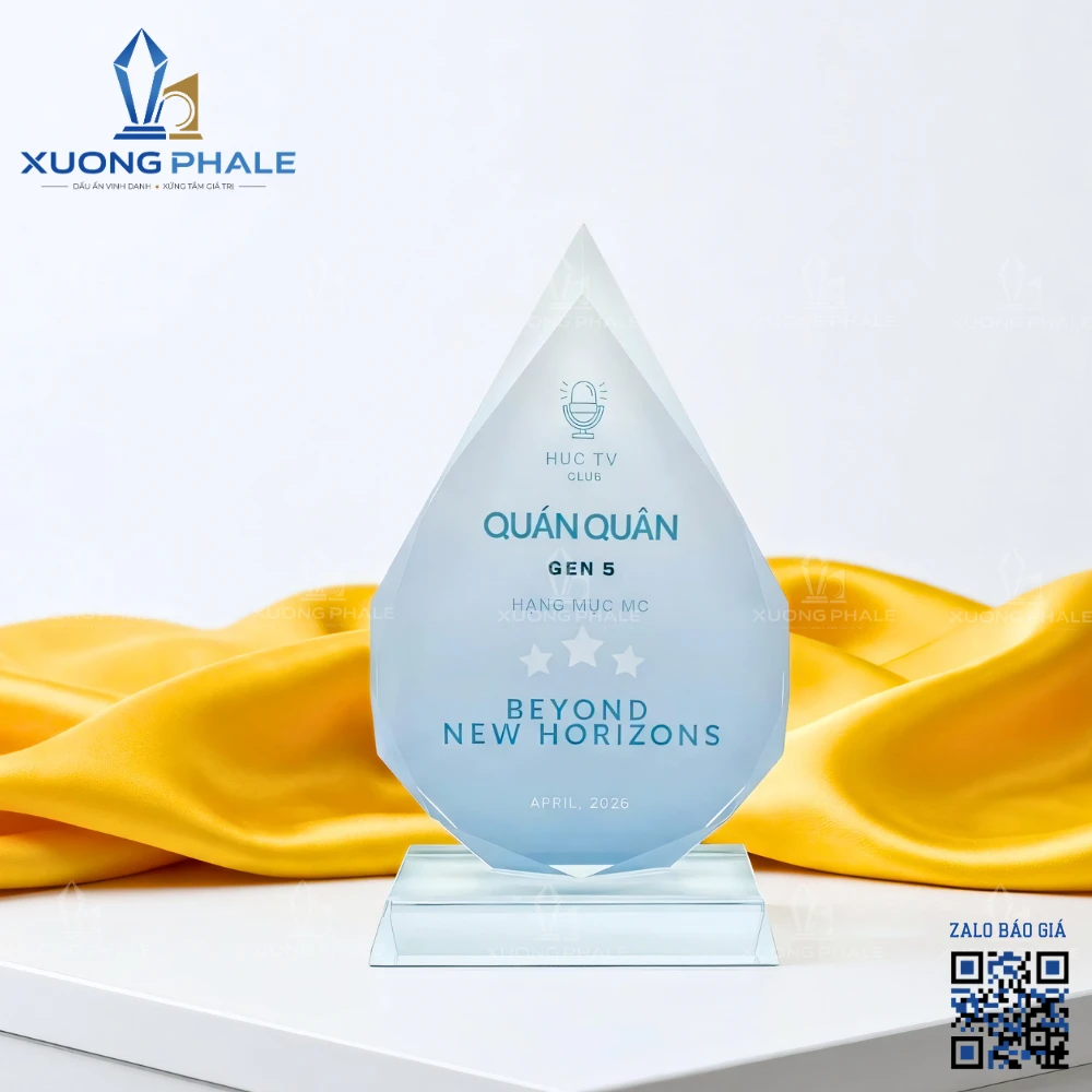 Biểu trưng pha lê vinh danh MC xuất sắc với thiết kế tinh xảo, chất liệu K9 cao cấp.