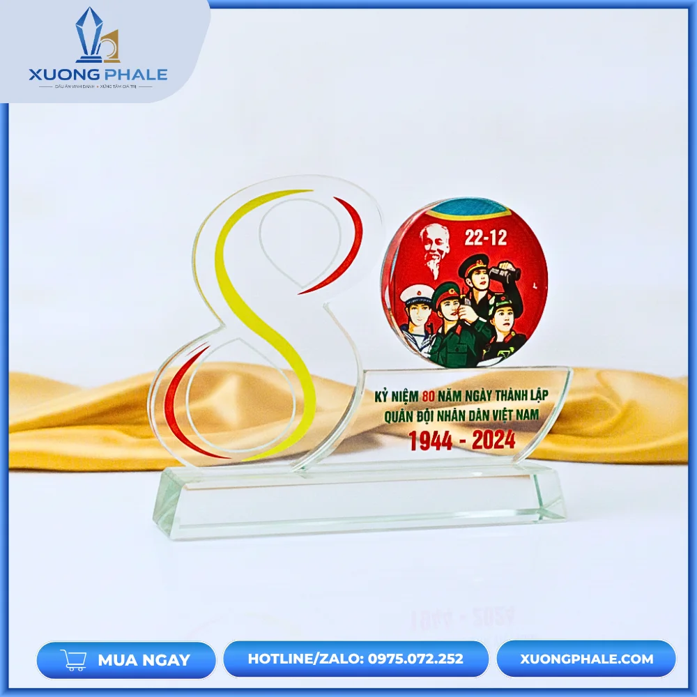 Mẫu quà tặng pha lê lưu niệm dành cho các dịp kỷ niệm trọng đại.
