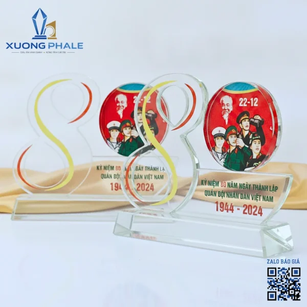 Sản phẩm pha lê cao cấp giúp lưu giữ dấu ấn chặng đường 80 năm lịch sử.