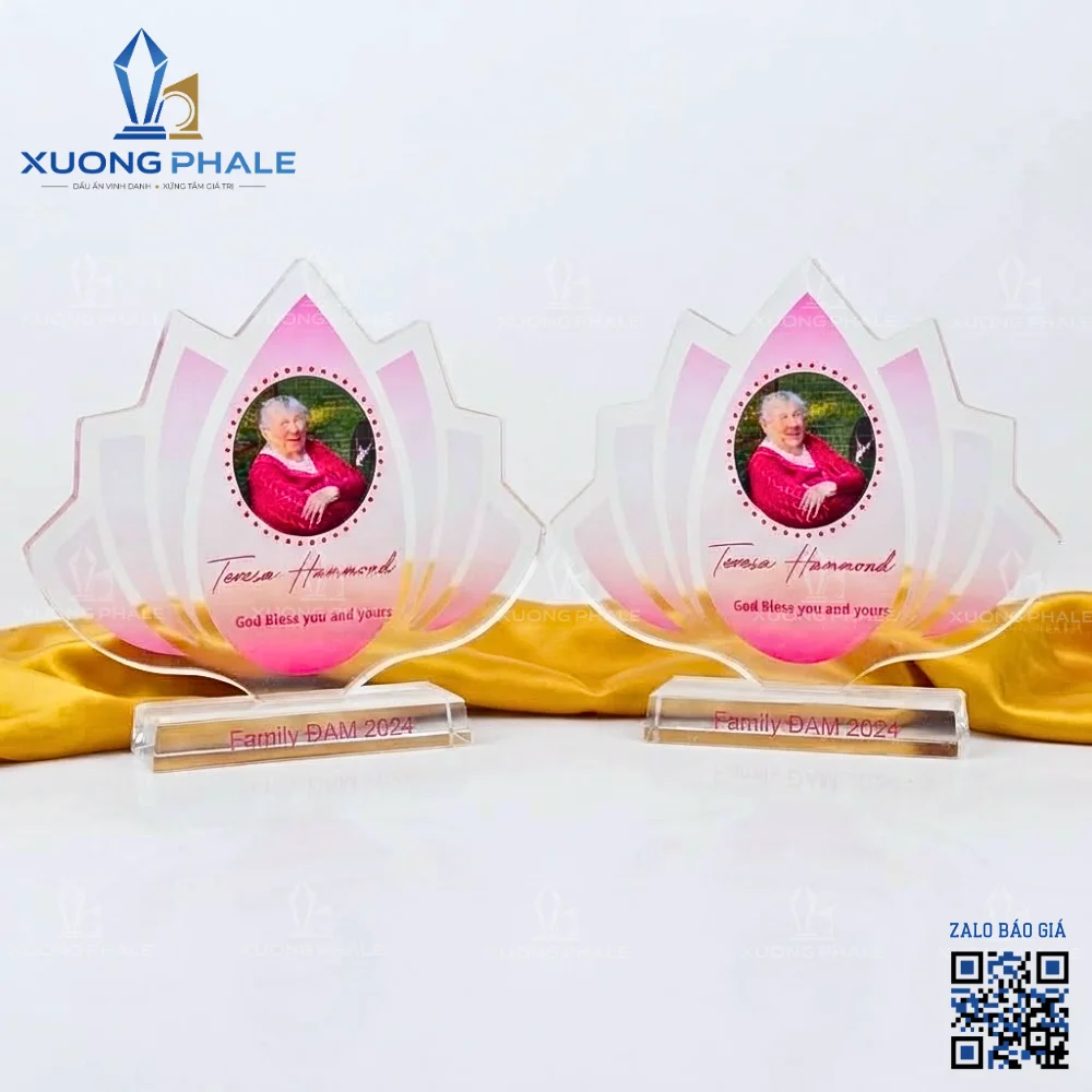 Biểu trưng pha lê hình hoa sen hồng