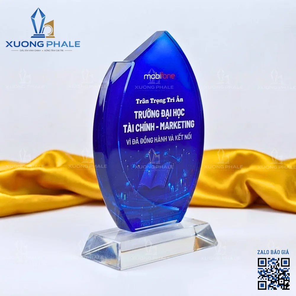 Biểu trưng pha lê tặng trường học