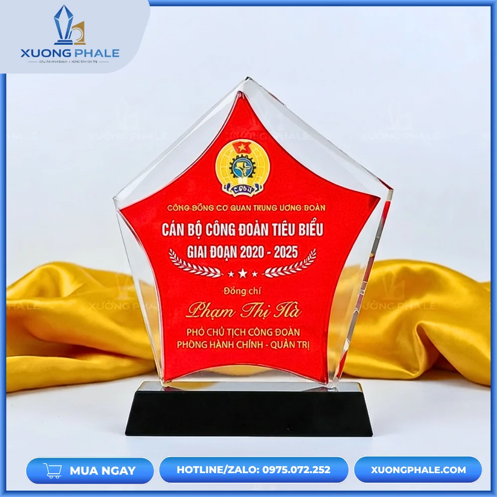 Biểu trưng pha lê sao đỏ công đoàn.