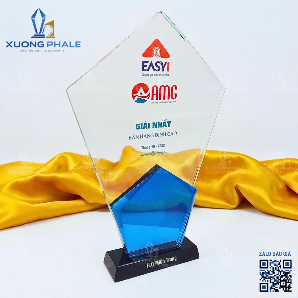 Biểu trưng pha lê thẻ bài vát cạnh in logo.