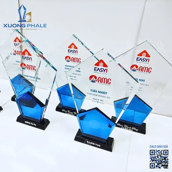 Biểu trưng pha lê thẻ bài vinh danh.