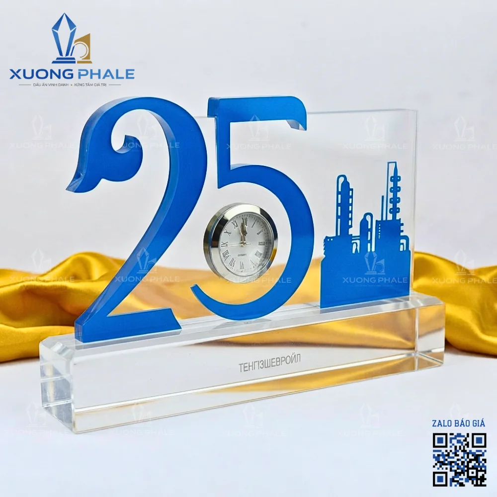 Bộ số pha lê kỷ niệm 25 năm in logo.