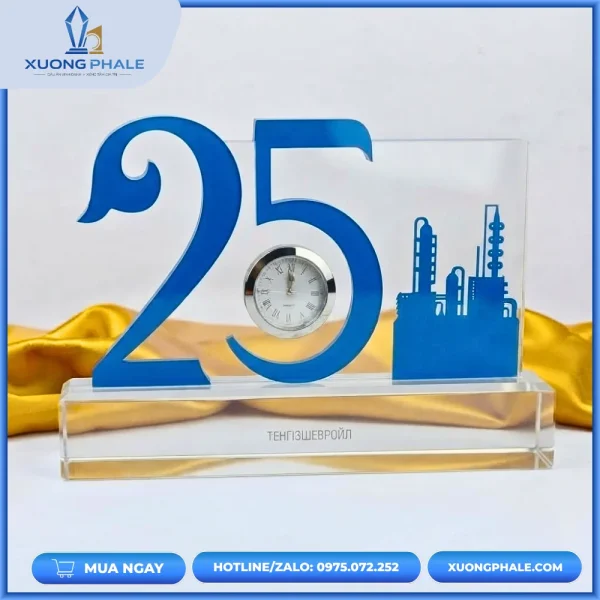 Bộ số pha lê kỷ niệm 25 năm doanh nghiệp.