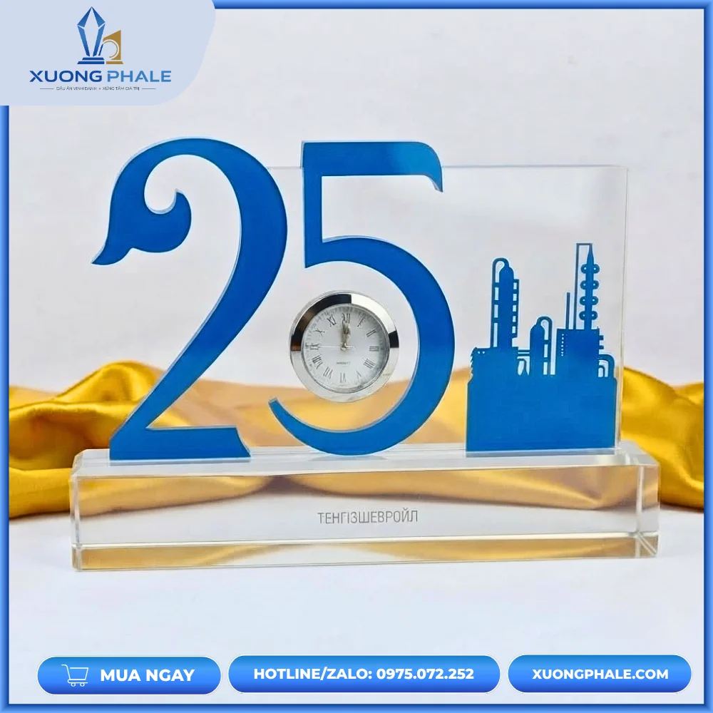 Bộ số pha lê kỷ niệm 25 năm doanh nghiệp.