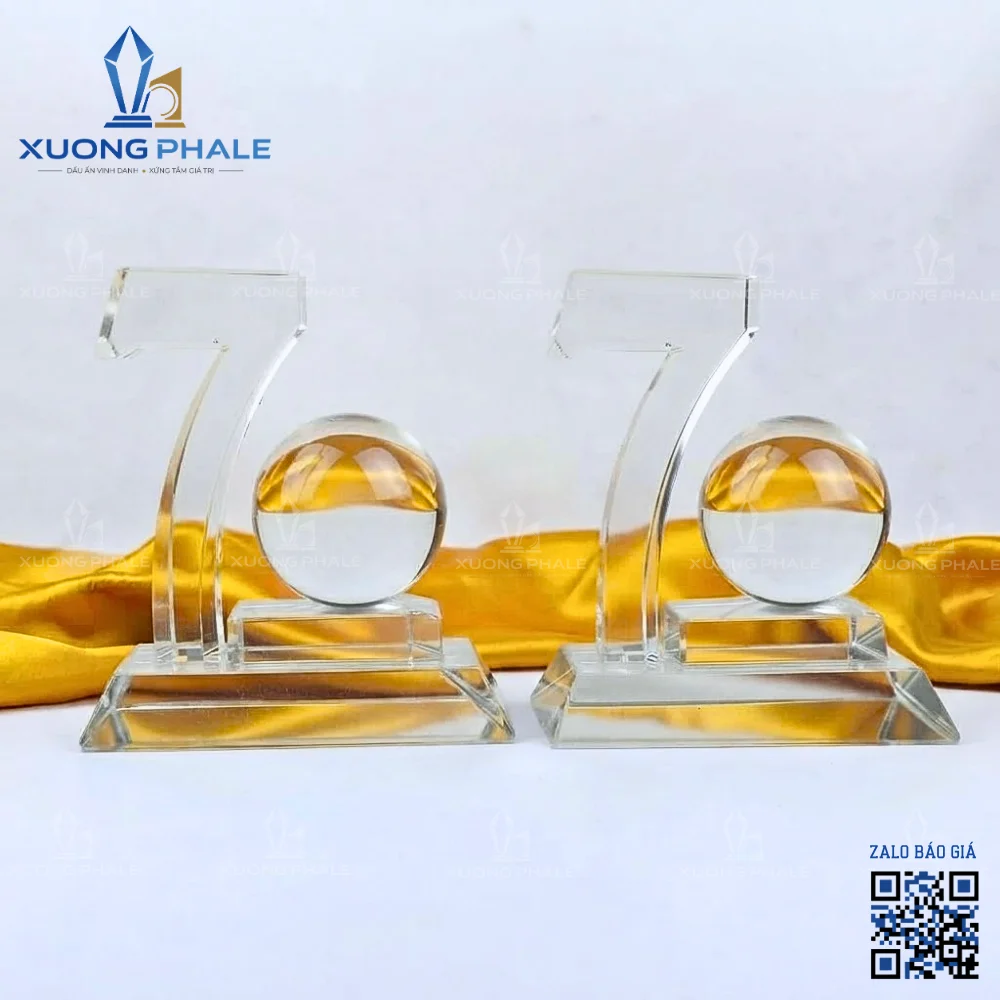Bộ số pha lê kỷ niệm 70 năm tích hợp quả cầu phong thủy