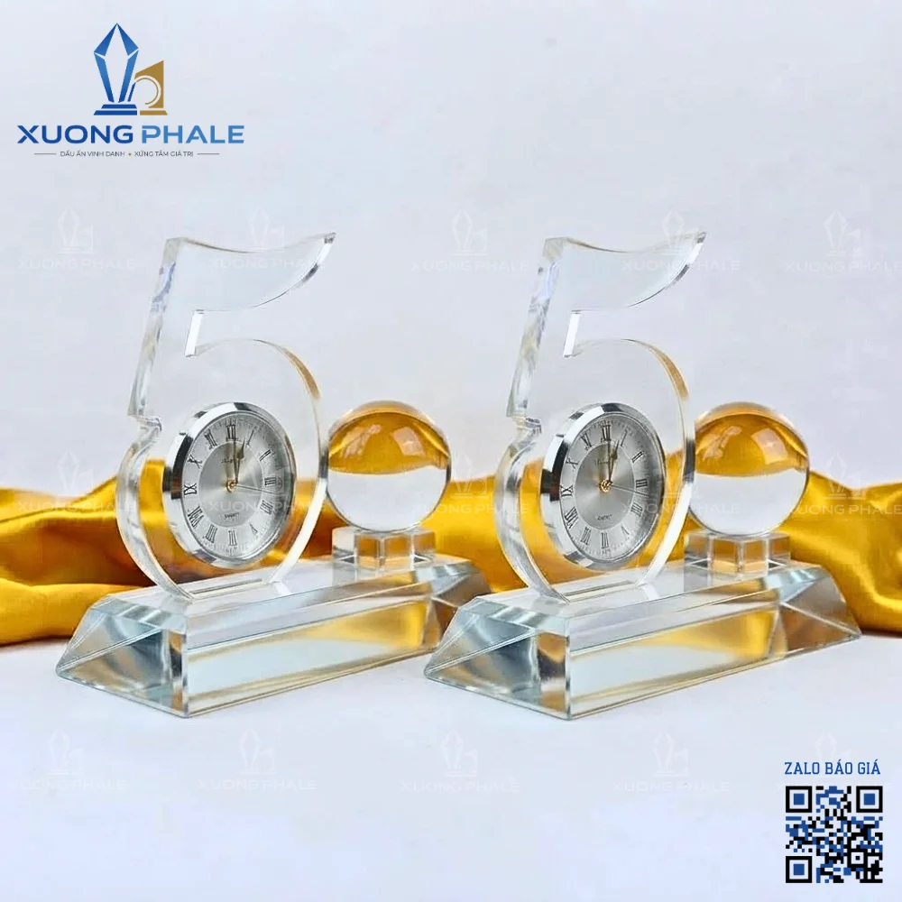 Bộ số pha lê số 5 kết hợp đồng hồ và quả cầu phong thủy.