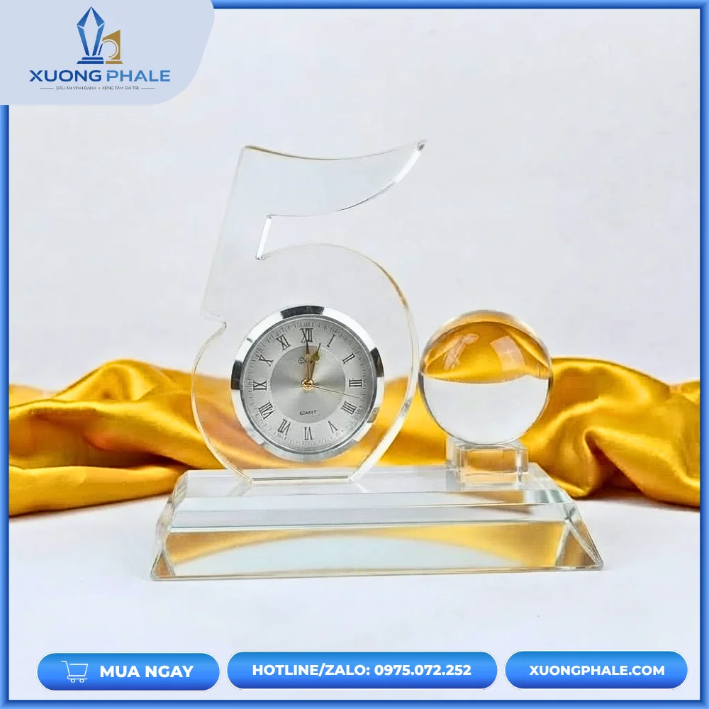 Bộ số pha lê số 5 gắn đồng hồ, quả cầu phong thủy in logo.