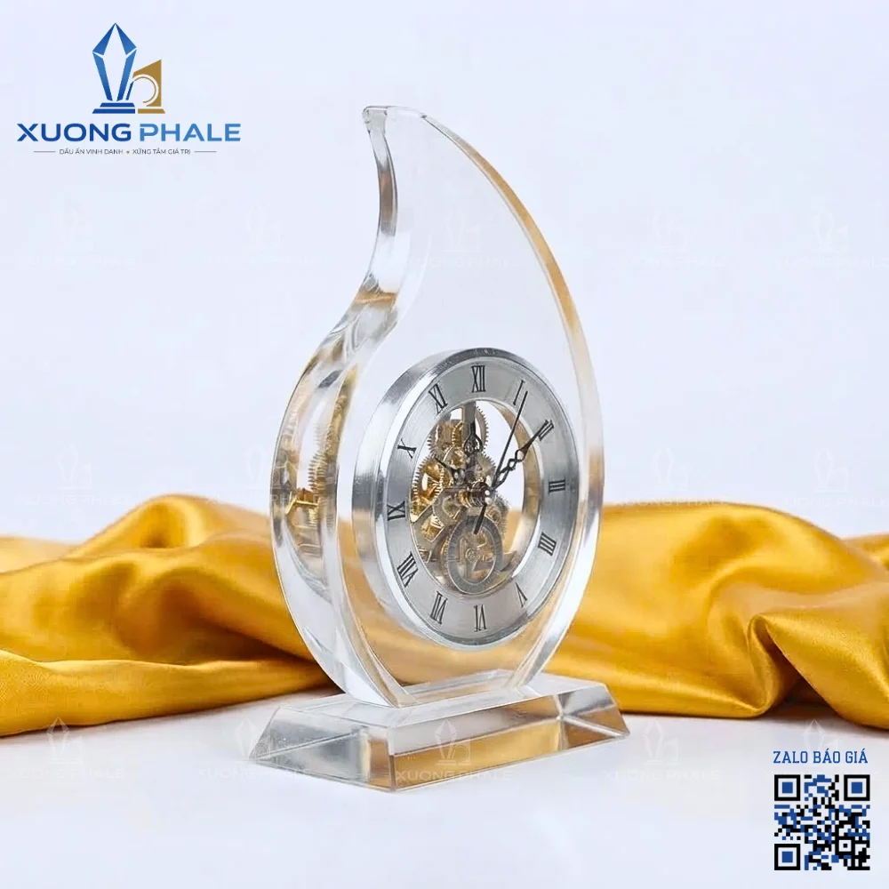 Đồng hồ pha lê dáng ngọn lửa mặt kim loại