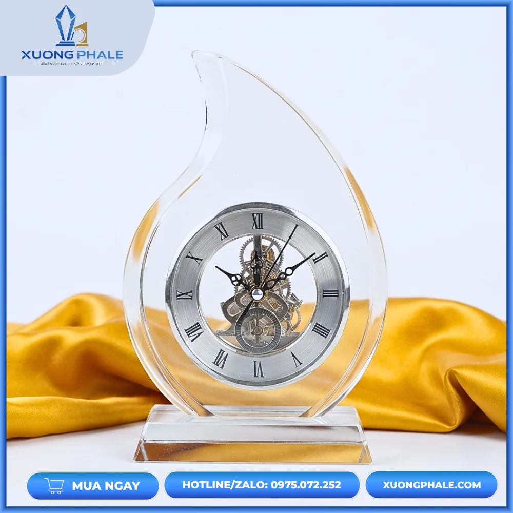 Đồng hồ pha lê dáng ngọn lửa quà tặng tri ân