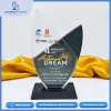 Kỷ niệm chương pha lê Action Dream thiết kế riêng.